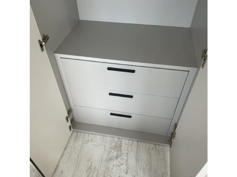 Armadio doimo laccato opaco tortora Doimo cityline a sei ante a prezzo Outlet