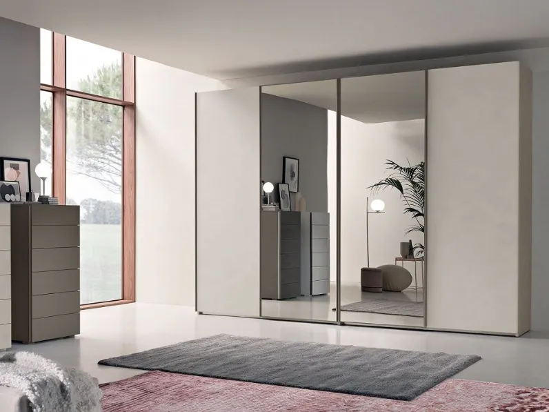 Armadio Armadio mod.town realizzato in laminato materico di Gierre mobili scontato -50%