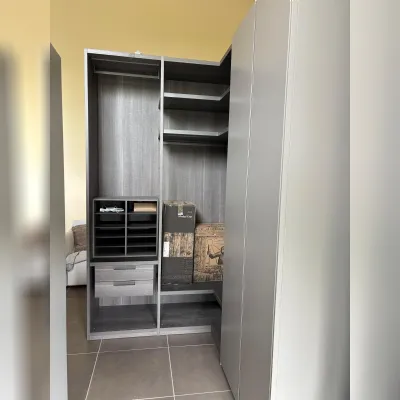 Armadio di Poliform modello Armadio in laccato opaco con sconto -77%