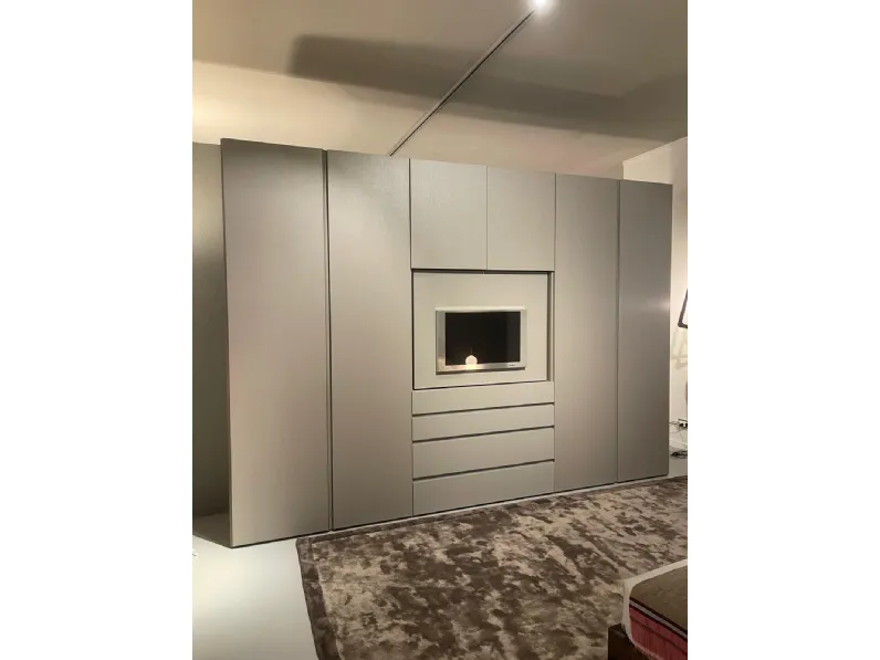 Armadio con ante battentidesignArmadio sinua con porta tv odeon  Sangiacomo a prezzo scontato