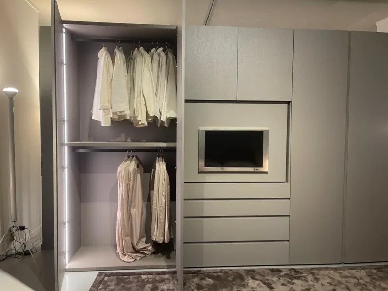Armadio con ante battenti design Armadio sinua con porta tv odeon  Sangiacomo a prezzo scontato