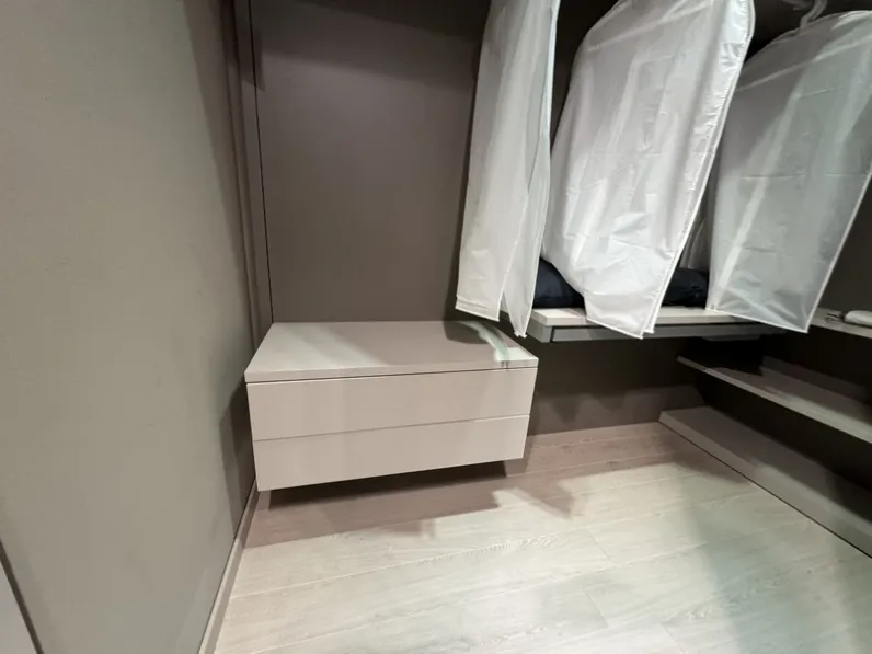 Armadio con cabina armadio a prezzo scontato modello Cv 523 cabina rio di Cinquanta3 