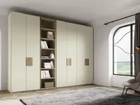 Armadio con ante battenti a prezzo scontato modello Armadio con libreria centrale colore perla opaco di dalcin in promo-sconto del 50% di Dal cin 