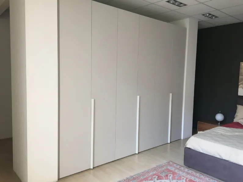 Armadio Novamobili anta liscia Novamobili con ante battenti SCONTATO a PREZZI OUTLET