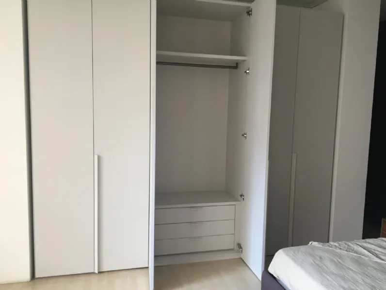 Armadio Novamobili anta liscia Novamobili con ante battenti SCONTATO a PREZZI OUTLET