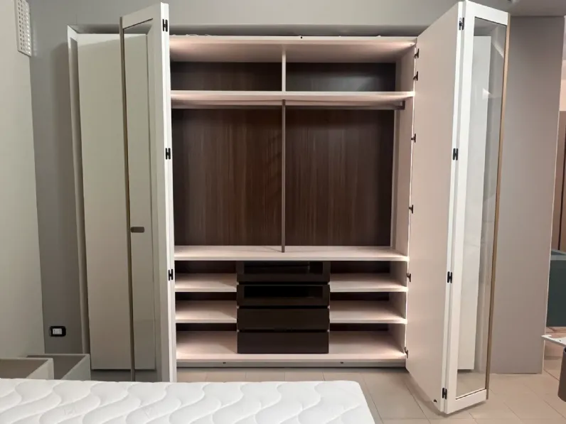 Armadio Tecnopolis realizzato in laminato opaco di Presotto scontato -31%