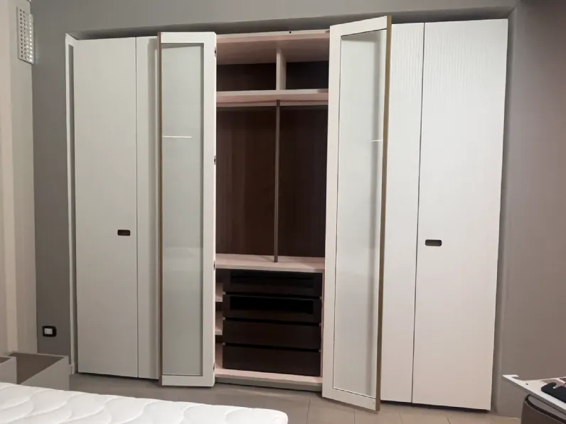 Armadio Tecnopolis realizzato in laminato opaco di Presotto scontato -31%