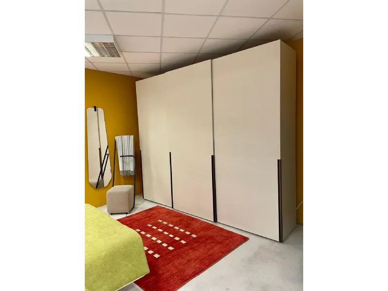 Armadio ante scorrevoli in laminato opaco Ego di Santalucia