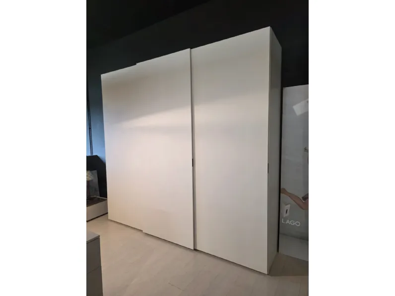 Armadio con ante scorrevoli modello Flip scorrevole scontato del 32%