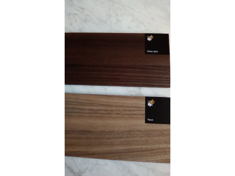 Sconto 40% su armadio Vision Icon. Ante scorrevoli in vetro bianco lucido. Offerta Outlet S75.