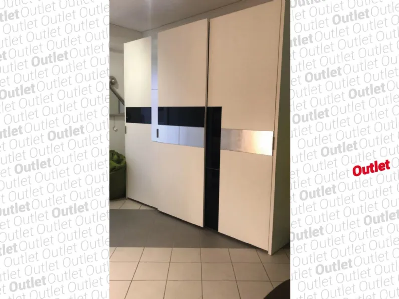 Armadio di Pescarollo modello Totem in laccato opaco con sconto -51%