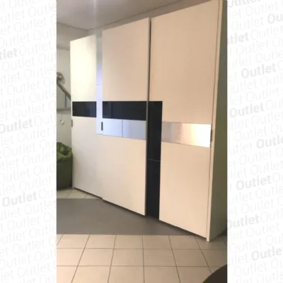 Armadio di Pescarollo modello Totem in laccato opaco con sconto -51%