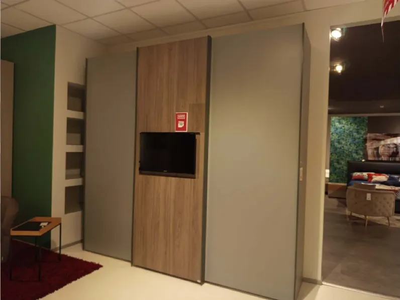 Armadio con ante scorrevoli a prezzo scontato modello Travers di Collezione esclusiva 