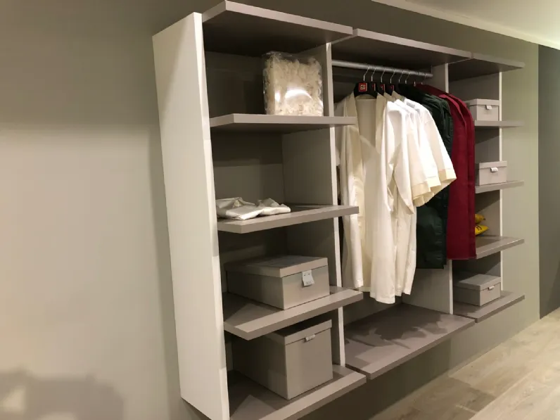 Armadio con cabina armadio a prezzo scontato modello Demo di Battistella 