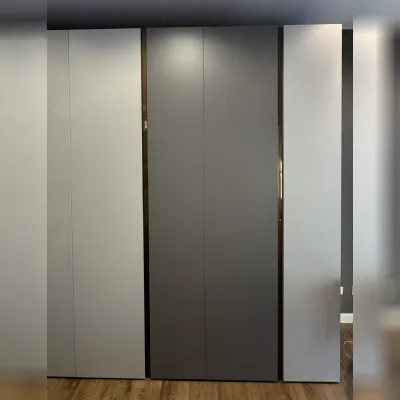 Armadio di Lago modello Cut in laminato opaco con sconto -35%