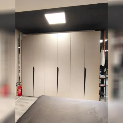 Armadio con ante battenti modello Drop scontato del 18%