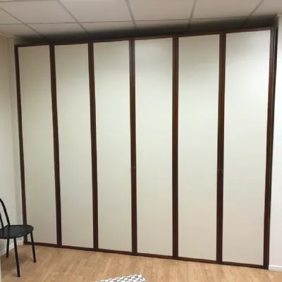 Armadio modello Giacomelli di Giacomelli in laccato opaco 