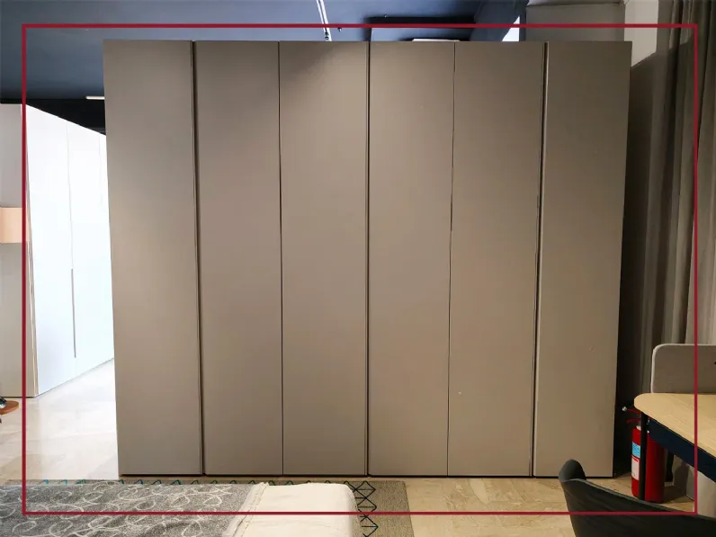 Armadio in legno Gola a marchio Novamobili scontato -25%