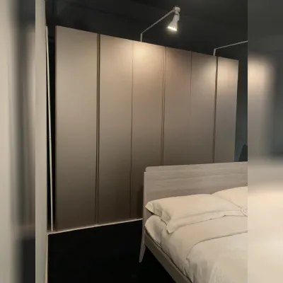 Armadio Gola realizzato in laminato materico di Orme scontato -30%