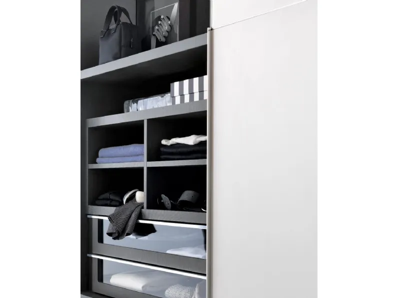 Armadio Heron * realizzato in laccato opaco di Giellesse scontato -30%