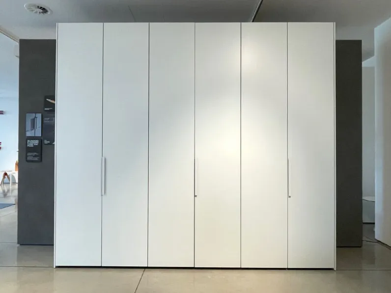Armadio in laccato opaco Gliss master a marchio Molteni & c scontato -30%