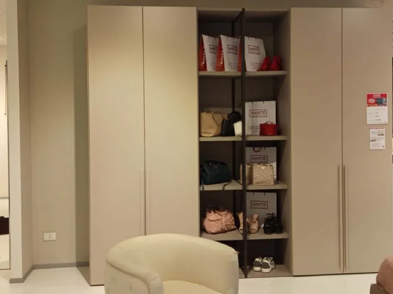 Armadio di Collezione esclusiva modello Kare in laccato opaco con sconto -48%