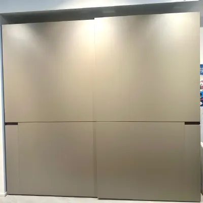 Armadio ante scorrevoli in laminato opaco Master di Santalucia