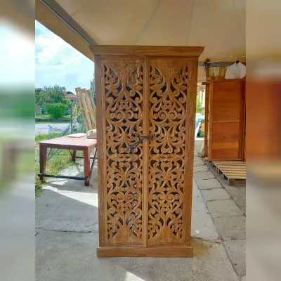 Armadio modello Armadio dispensa intagliato teak sbiancato 190 di Outlet etnico in legno 