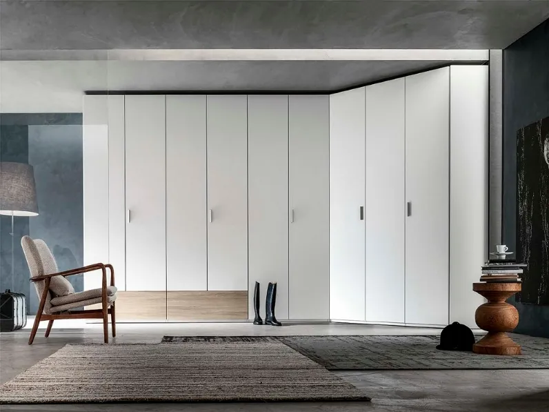 Armadio ante battenti in laccato lucido Armadio mod.uno di giessegi con cabina-spogliatoio lacc.lucido bianco in promo-sconto 30% di Giessegi