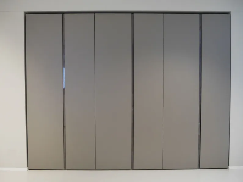 Armadio moderno Cut di Lago a PREZZO OUTLET -50%