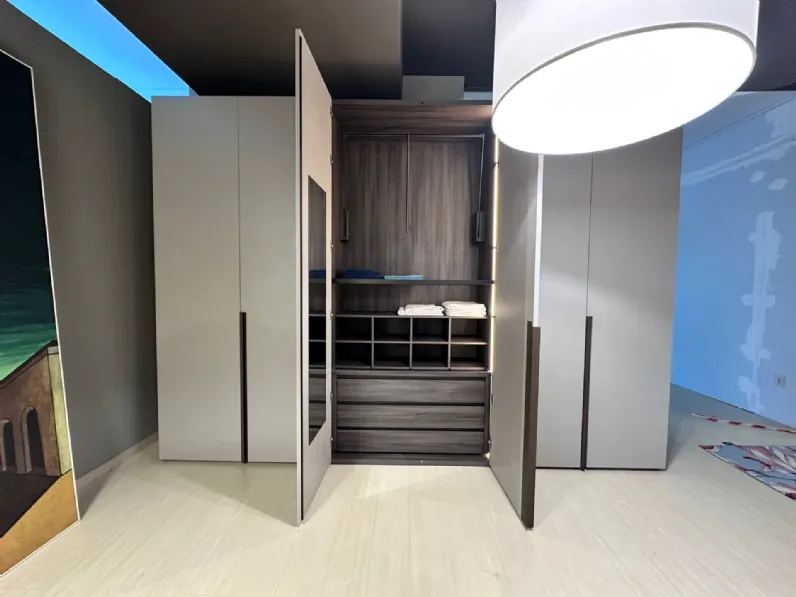 Armadio di Sangiacomo modello San giacomo mod tratto  in laminato materico con sconto -35%