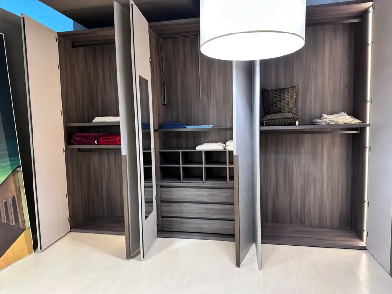 Armadio di Sangiacomo modello San giacomo mod tratto  in laminato materico con sconto -35%