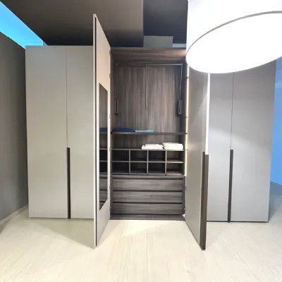 Armadio di Sangiacomo modello San giacomo mod tratto  in laminato materico con sconto -35%