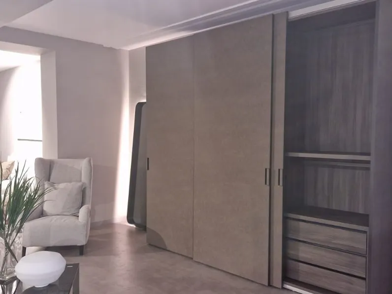 Armadio moderno Solida night di La casa moderna a PREZZO OUTLET -70%