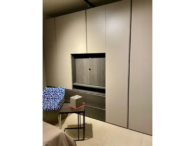 Armadio con ante battentimodernoNight collection Novamobili a prezzo ribassato