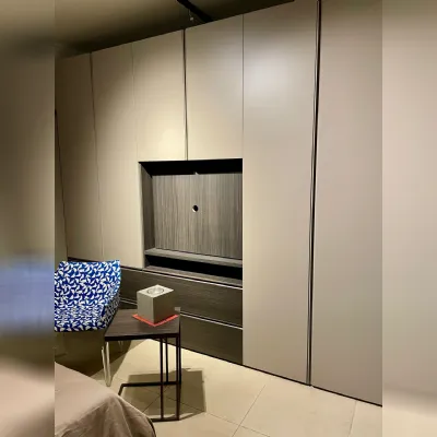 Armadio con ante battentimodernoNight collection Novamobili a prezzo ribassato