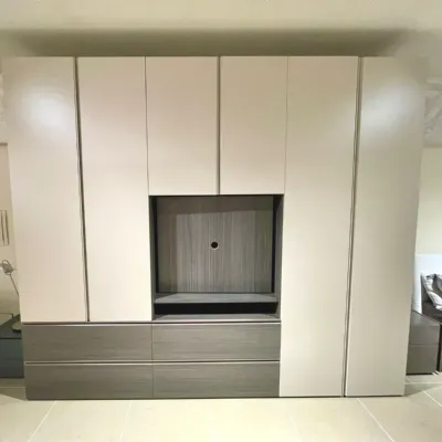 Armadio con ante battenti a prezzo scontato modello Night collection di Novamobili 