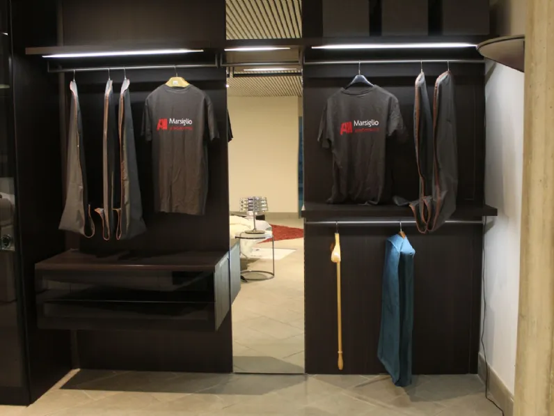 Scopri l'armadio design Pianca con -30% di sconto! Cabina armadio con sipario.