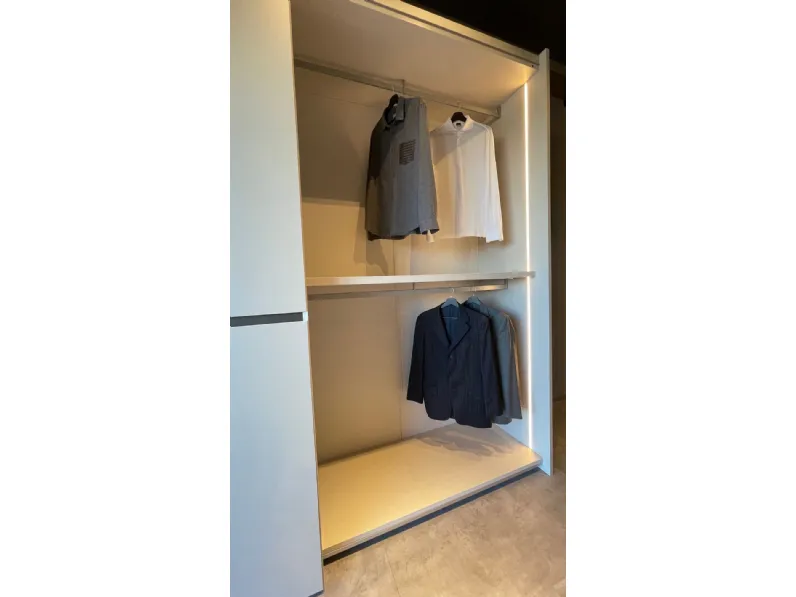 Armadio Sangiacomo in OFFERTA OUTLET: design moderno, pratico e funzionale. Ideale per ogni ambiente!