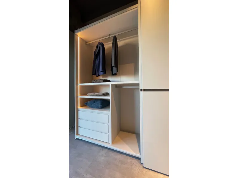 Armadio Sangiacomo in OFFERTA OUTLET: design moderno, pratico e funzionale. Ideale per ogni ambiente!