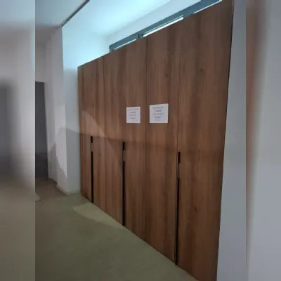Armadio con ante battenti a prezzo scontato modello Armadio tomasella maniglia leila di Tomasella 