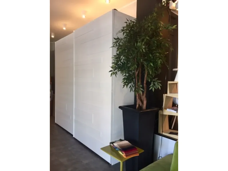 Armadio con ante scorrevoli design Segmenta-struttura legno Veneran a prezzo ribassato
