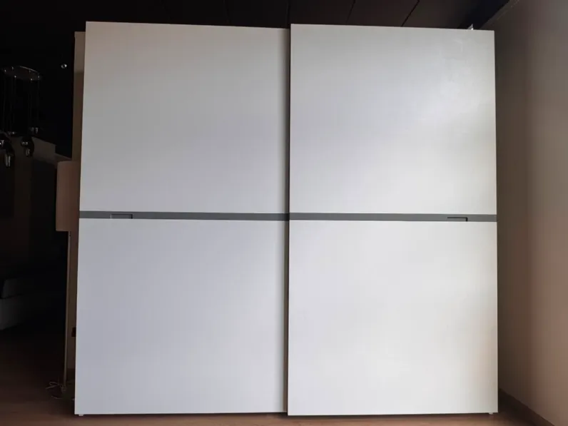 Armadio in laminato materico Slide a marchio Giessegi scontato -50%