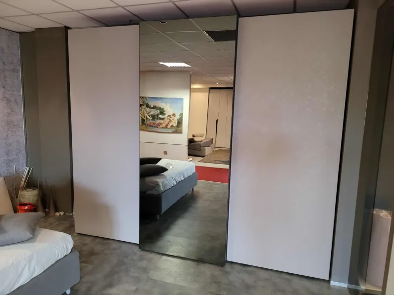 Armadio Vision 2021 realizzato in laminato materico di Tomasella scontato -35%