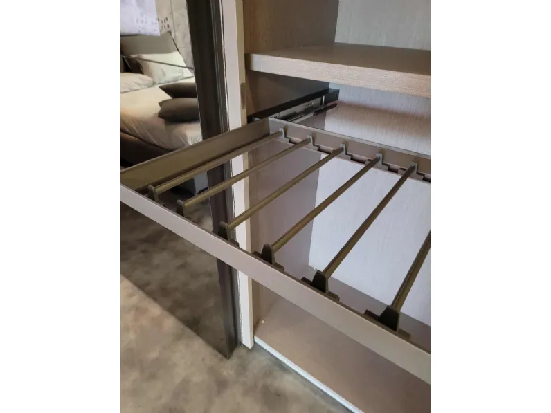 Armadio Vision 2021 realizzato in laminato materico di Tomasella scontato -35%
