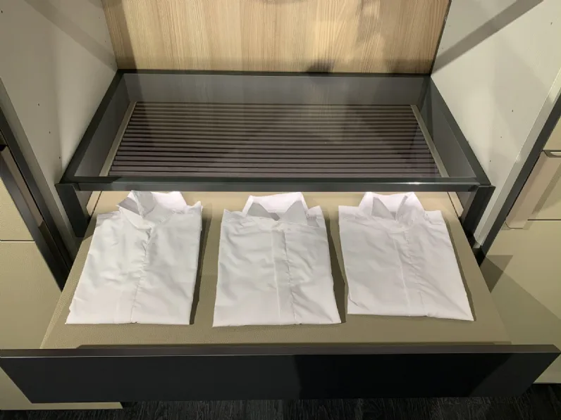 Armadio Cover Poliform con ante scorrevoli SCONTATO a PREZZI OUTLET
