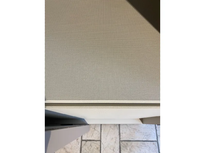 Armadio plana con tv realizzato in laccato opaco di Pianca scontato -20%