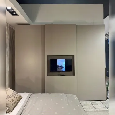 Armadio Armadio plana con tv realizzato in laccato opaco di Pianca scontato -20%