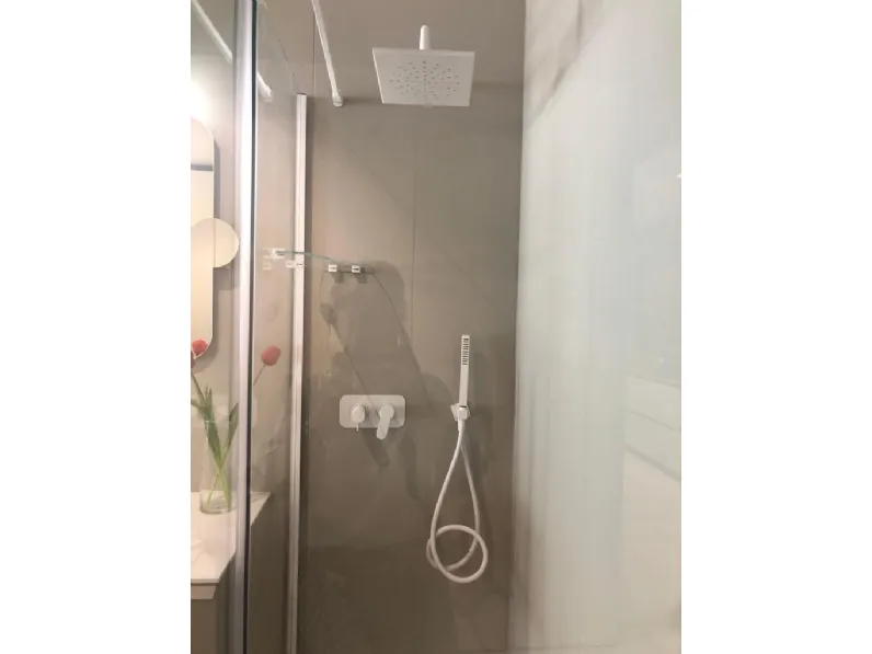 Gruppo: miscelatore e soffione doccia Megius: mobile bagno sospeso A PREZZI OUTLET