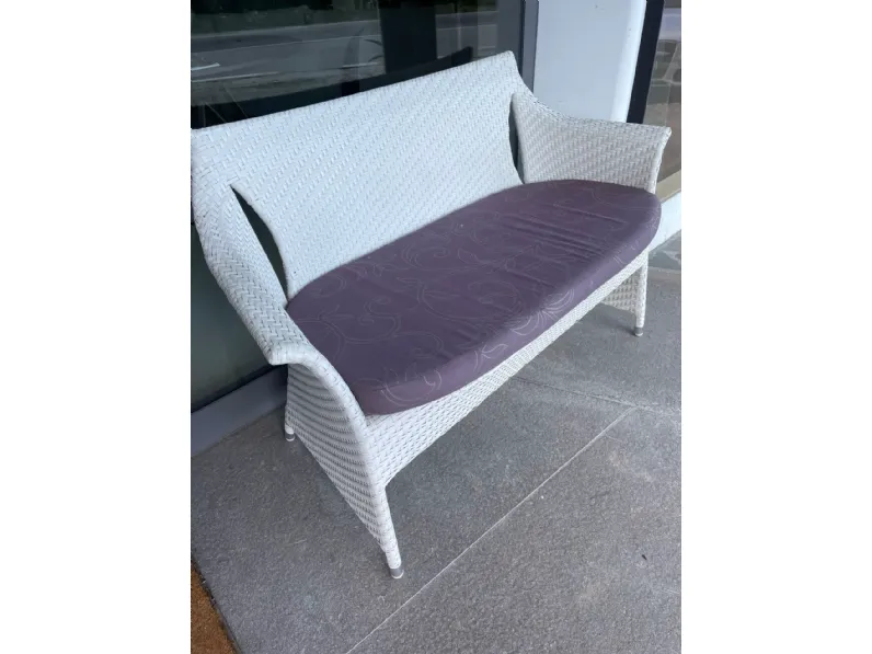 Scopri il Divano Roberti a prezzo scontato! Arredo Giardino Roberti.